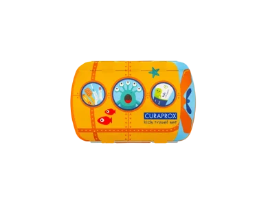 Curaprox Kids Travel Set για Παιδιά 6-12ετών με Παιδική Οδοντόβουρτσα, 1τεμ, Παιδική Οδοντόκρεμα, 10ml, Μεσοδόντια Βουρτσάκια (0.6mm & 0.7mm), 2τεμ & Δώρο Θήκη Μεταφοράς, 1τεμ, 1σετ