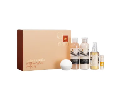 Fresh Line Xmas Promo Velvet Vanilla με Αφρόλουτρο, 200ml, Γαλάκτωμα Σώματος, 200ml, Αρωματικό Νερό Σώματος, 150ml, Αναβράζουσα Μπάλα, 120g, & Lip Balm Ενυδατικό Χειλιών, 5.4g, 1σετ
